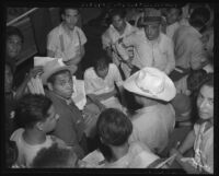 Mexican migrant workers travel by train to Los Angeles (Calif.)