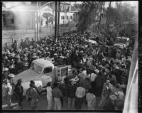 Vehicle moves through crowds of waiting workers, Mexicali (Mexico)