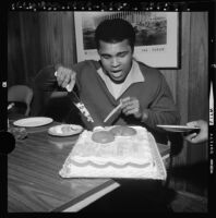 Muhammad Ali eats a birthday cake