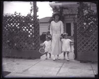 Tennis player May Sutton Bundy with her children, Los Angeles, 1910s