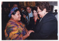 Guadalupe Kirarte Domínguez con Rigoberta Menchú