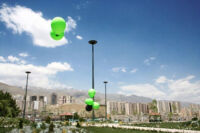 هوا کردن بادکنک های سبز