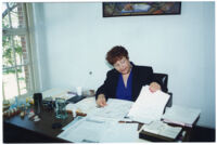 Guadalupe Kirarte Domínguez trabajando en su escritorio