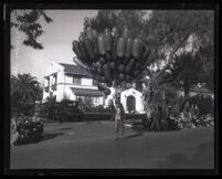 Balloon vendor in the Tournament of Roses Parade, Pasadena, 1927