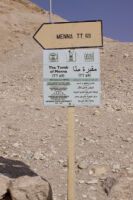 Sign notifying tourists of tomb closure