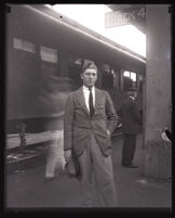 Count Roman Potocki departs from the train station, Los Angeles, 1928