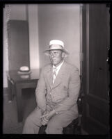 Fred Henderson sitting at the courthouse during the Leo Patrick Kelley murder case, Los Angeles, 1928
