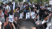تظاهرات در نمایشگاه مطبوعات