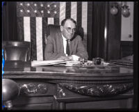 Judge Sidney Reeve at the bench during the Madalynne Obenchain murder trial, Los Angeles, circa 1921