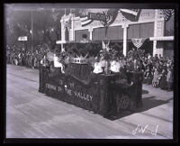 Pasadena Rotary Club's 1874 Crown of the Valley float in the Tournament of Roses Parade, Pasadena, 1924  