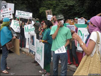 تظاهرات مقابل سفارت ایران