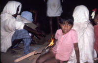 Mannan children and adults sit near a fire during a festival of the Mannan Ādivāsī people, Mannnkudi (Tamil Nadu, India), 1984