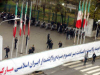 نیروهای انتظامی در دانشگاه تهران