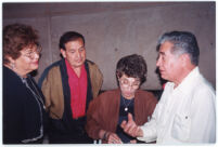 Foto de un grupo con Guadalupe Kirarte Domínguez