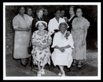 Pearl Hinds Roberts with a gathering of women, circa 1960