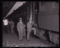 Sheriff Frank Cochran escorts Asa Keyes to prison, Los Angeles, 1930