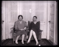 Lady Beaverbrook and daughter Jane Aitken seated in wicker chairs at the Huntington Hotel, Pasadena, 1927