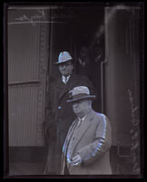 Sheriff Frank Cochran escorts Asa Keyes to prison, Los Angeles, 1930