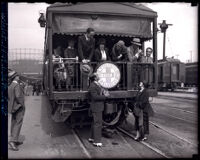Duke and Duchess of Alba depart by train, Pasadena, 1924