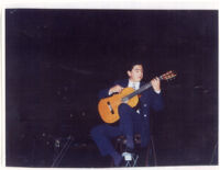 Guitarrista en un concierto en la Casa de la Cultura en Altamira