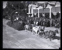 Float titled "California Valencia Oranges" in the Tournament of Roses Parade, Pasadena, 1926              