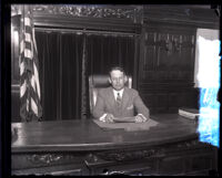Judge Edmonds sits at judicial bench during the Leo Patrick Kelley murder case, Los Angeles, 1928