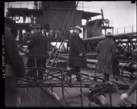 Detectives walking onto ship to capture Phil Alguin, Freeport, Texas, 1923