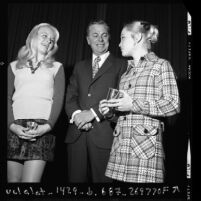 Golfer Laura Baugh, gymnast Cathy Rigby and editor William F. Thomas at Los Angeles Times Women of the Year event in 1971