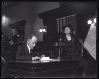 Louise Peete on the stand during her trial for murdering Jacob C. Denton in Los Angeles, Calif., 1921