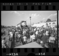Crowd surrounding Freedom Train in Glendale, Calif., 1975
