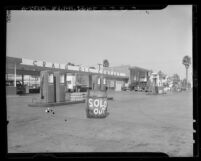Craig Oil Company sold out sign in front of gas pumps in Los Angeles, Calif., 1948