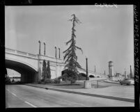 Know Your City No.140 Eastern end of Hyperion Ave. Bridge and Victory Memorial, Atwater Village (Los Angeles), 1956