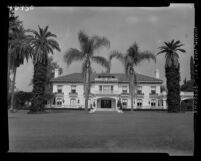 Know Your City No.214 Front grounds and façade of the Wrigley Mansion at 391 S Orange Grove Ave., Pasadena, Calif.