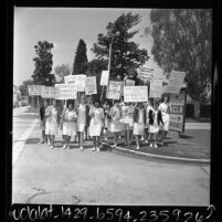 Nurses from UCLA's Neuropsychiatric Institute picketing for pay increases, 1967