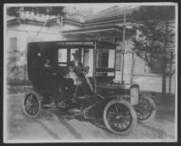 Ichizaemon Morimura, Matsuko, and Ichitarō seated in car, 1908