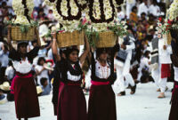Tlacolula del Valle, women holding flower baskets on their heads, 1985