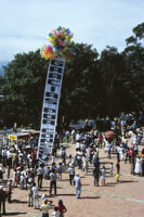 Lunes del Cerro, balloons lifting banner, 1985