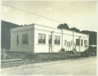 Small white stacco building in Universal City, Calif., 1915