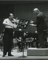 Jack Benny rehearsing with symphony, 1962