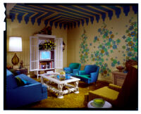living room with blue striped ceiling and floral wall decorations
