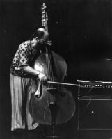 Buell Neidlinger playing the double bass, Los Angeles, 1976 [descriptive]