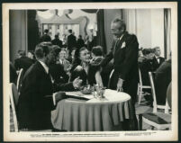 Dennis O'Keefe, Marguerite Chapman, Adolphe Menjou and extras in Mr. District Attorney