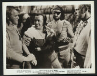 Mark Stevens, Patric Knowles and cast members in Mutiny