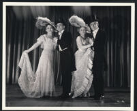James Cagney, Jeanne Cagney, Walter Huston, Rosemary De Camp in Yankee Doodle Dandy