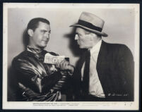 Chester Morris and Richard Lane in Boston Blackie and the Law