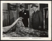 Warner Baxter and William Frawley in The Crime Doctor's Man Hunt