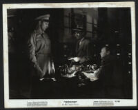 Robert Mitchum, Paul Kelly, and Robert Young in Crossfire
