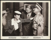 Olivia De Havilland, Sonny Tufts, James Dunn and cast members in Government Girl