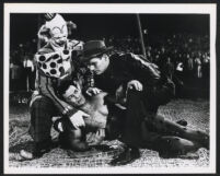 Jimmy Stewart, Cornel Wilde, Charlton Heston and extras in The Greatest Show On Earth