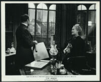 Ralph Richardson and Miriam Hopkins in The Heiress